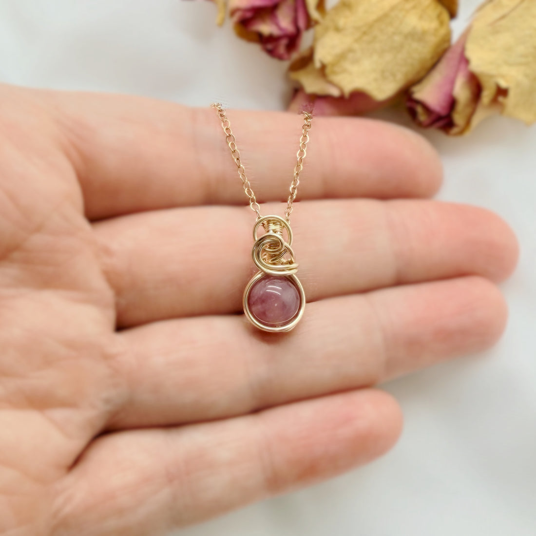 Sierlijke rozenkwarts hanger van gold filled - Wire wrap hanger