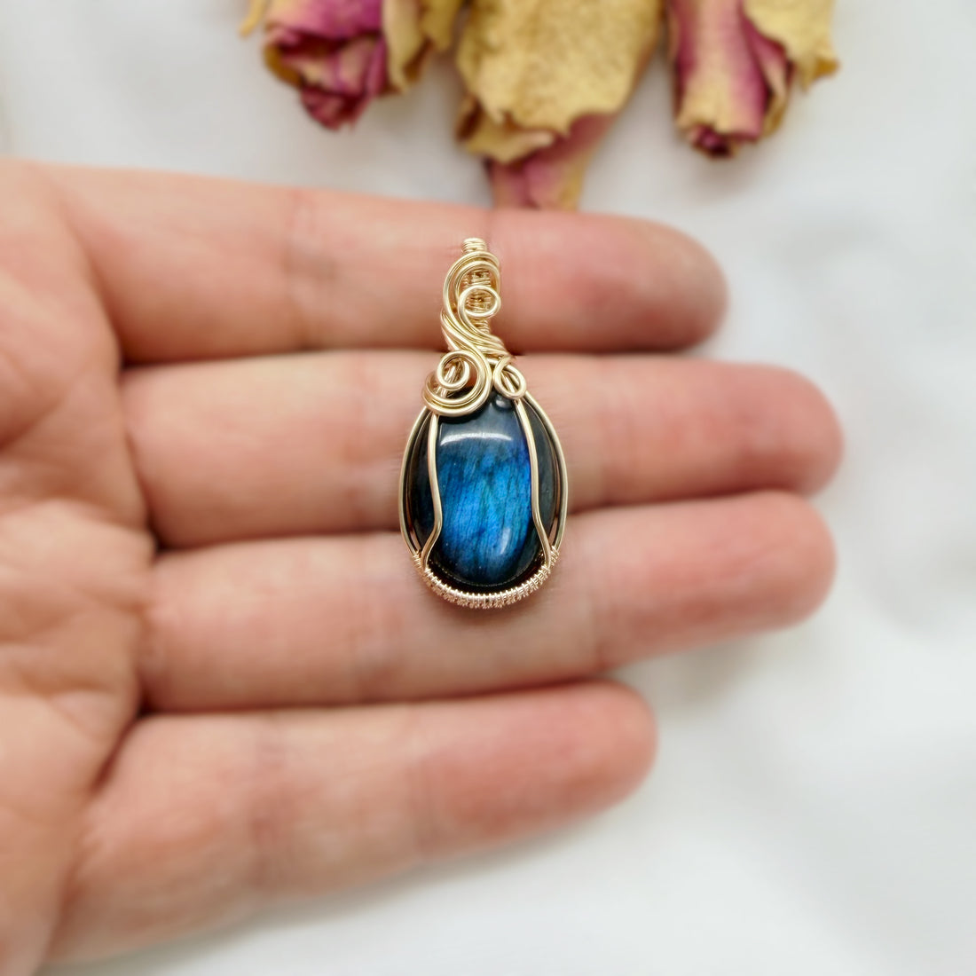 14k gold filled wire wrap hanger met labradoriet