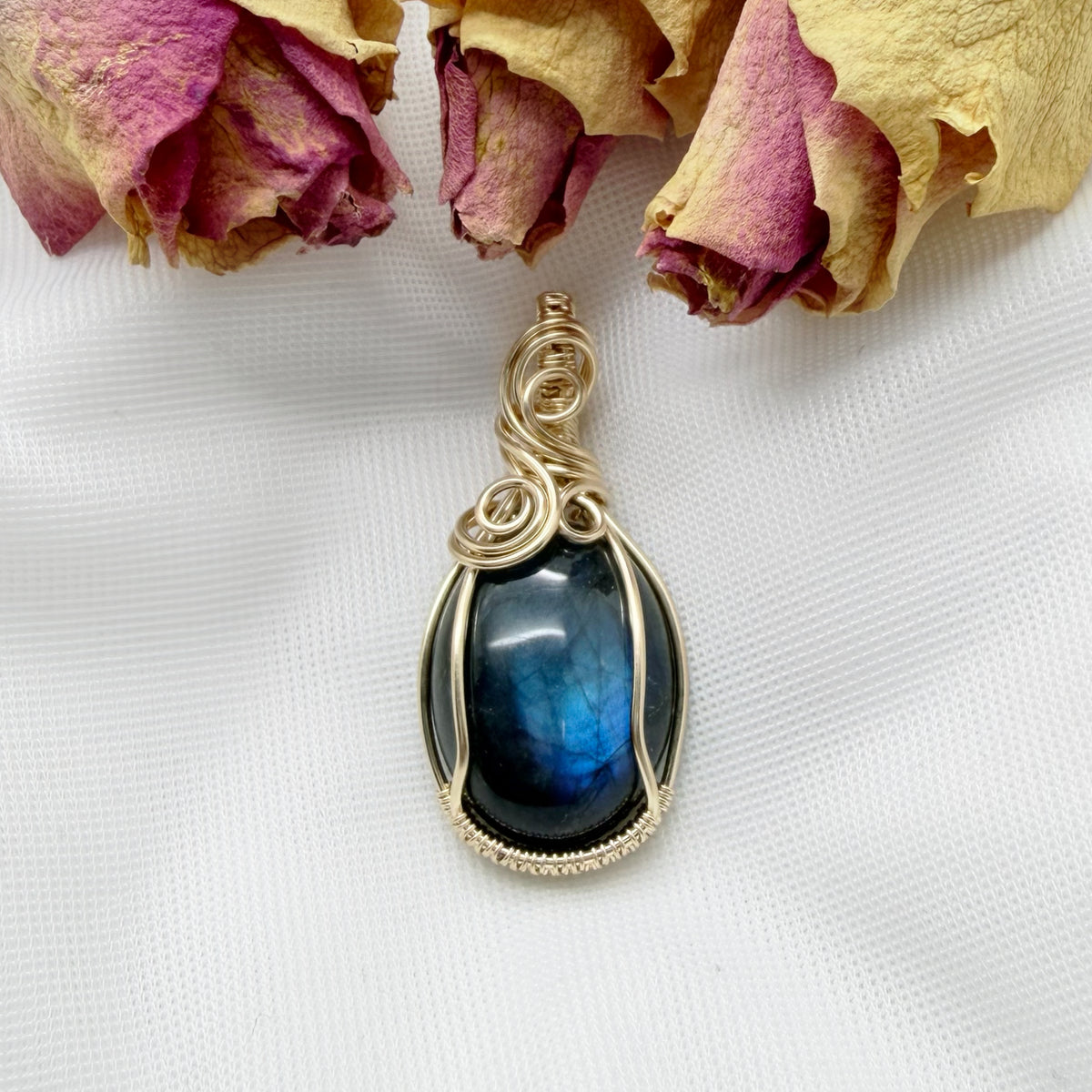 14k gold filled wire wrap hanger met labradoriet