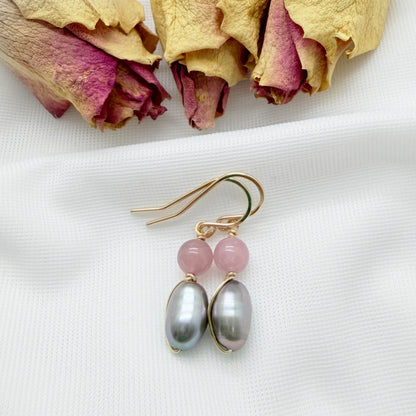 Gold filled oorbellen met zoetwaterparel en rozenkwarts