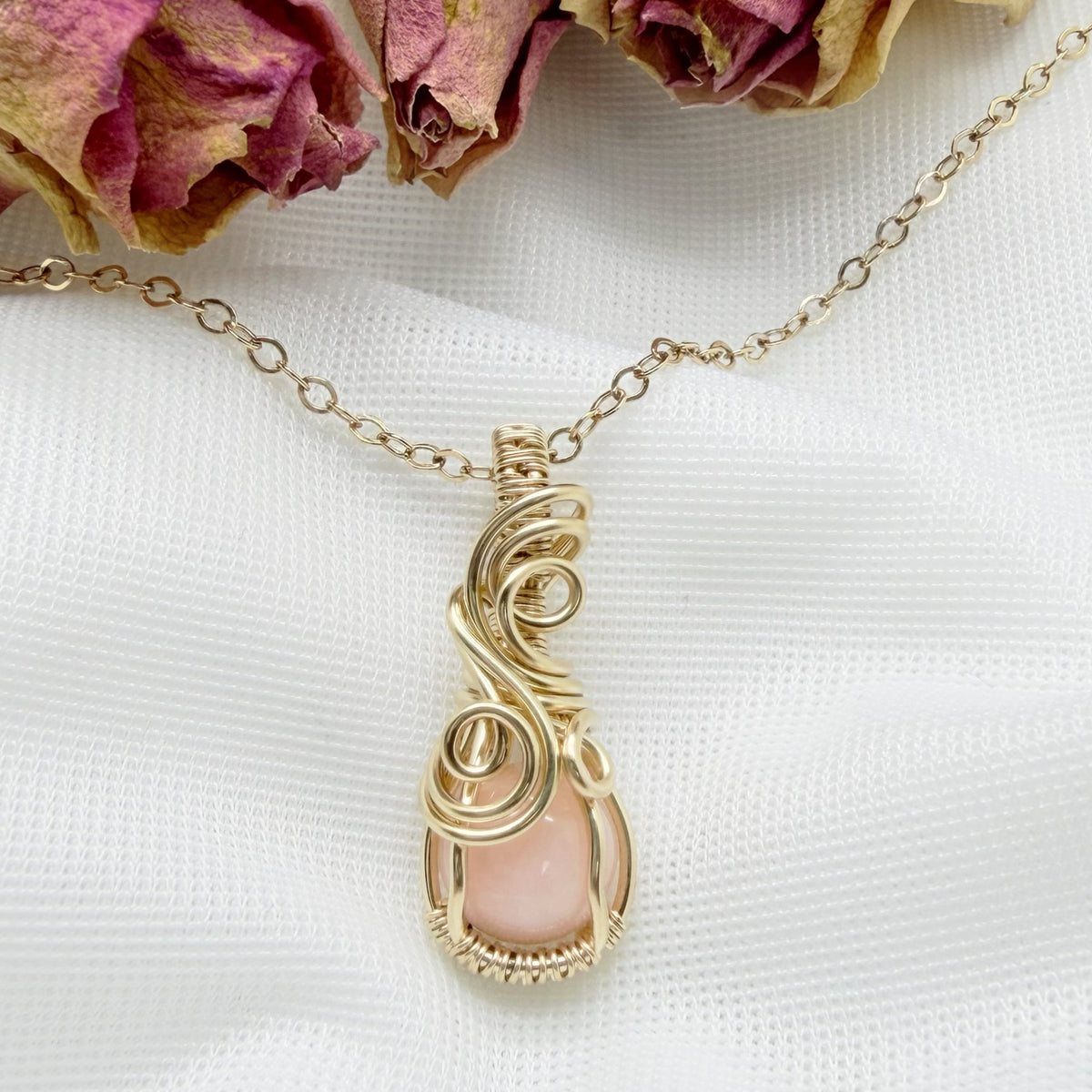 14k gold filled wire wrap hanger met roze opaal