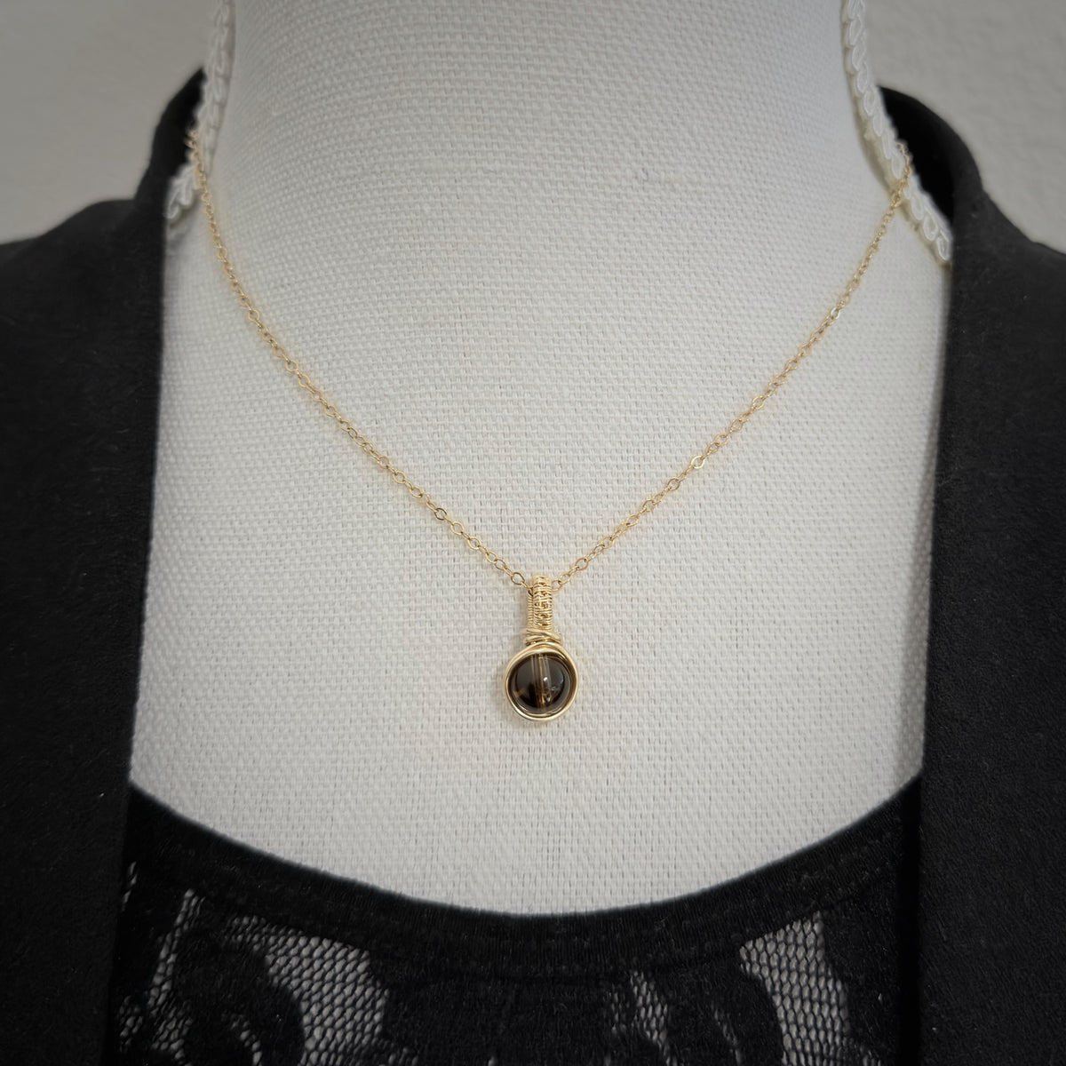 Rookkwarts hanger van 14k gold filled - wire wrap hanger