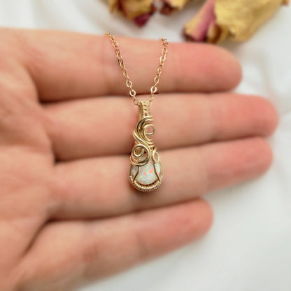 14k gold filled wire wrap hanger met Bello opaal