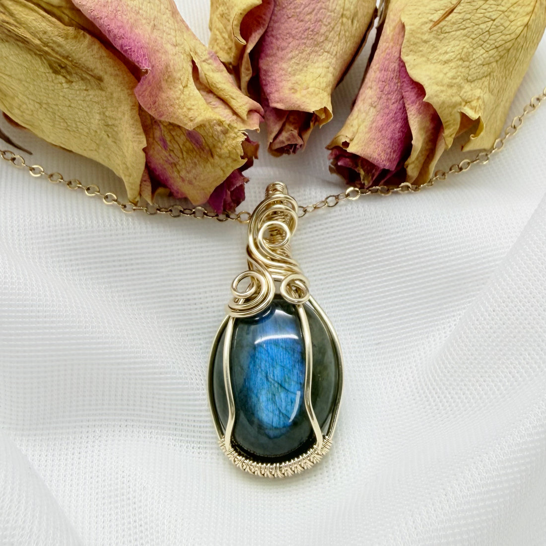 14k gold filled wire wrap hanger met labradoriet