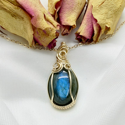 14k gold filled wire wrap hanger met labradoriet
