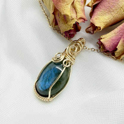 14k gold filled wire wrap hanger met labradoriet