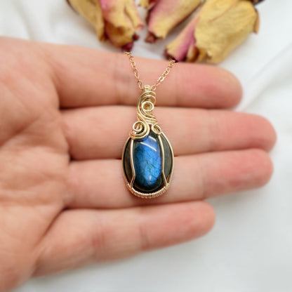 14k gold filled wire wrap hanger met labradoriet