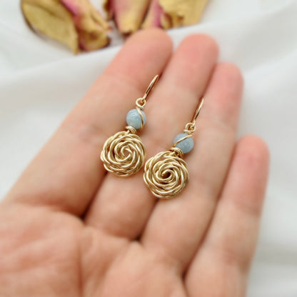 Gold filled roos oorbellen met aquamarijn