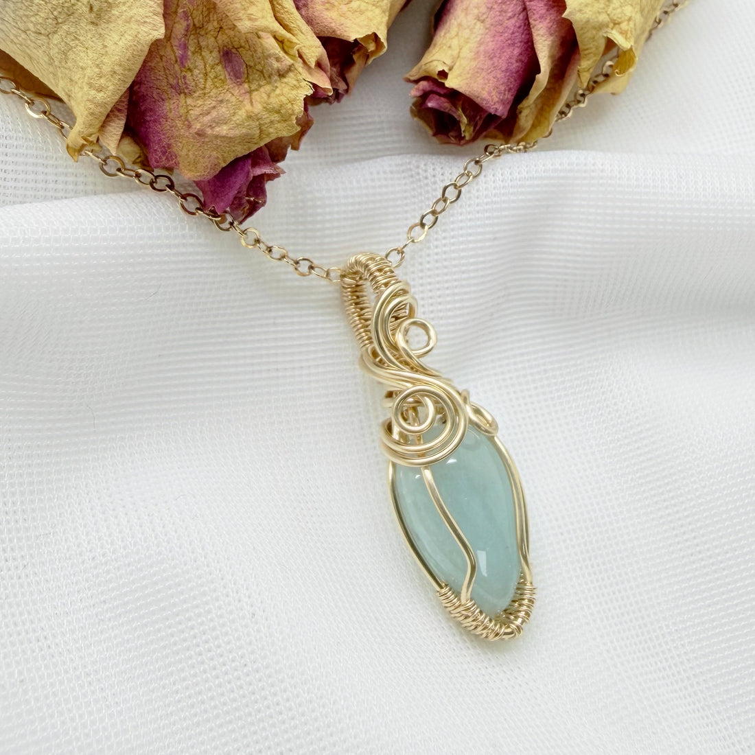 14k Gold Filled Wire Wrap Hanger met Aquamarijn