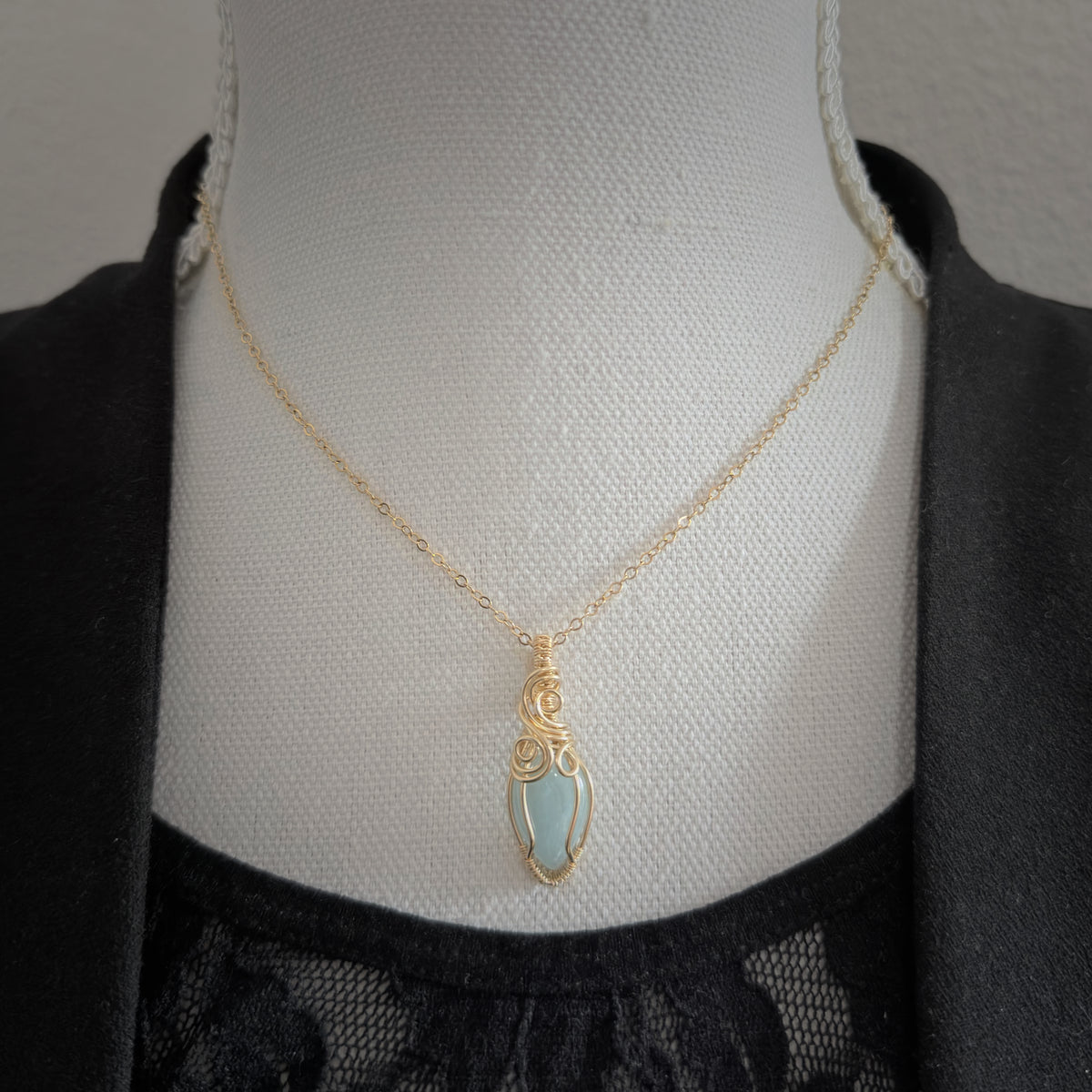 14k Gold Filled Wire Wrap Hanger met Aquamarijn