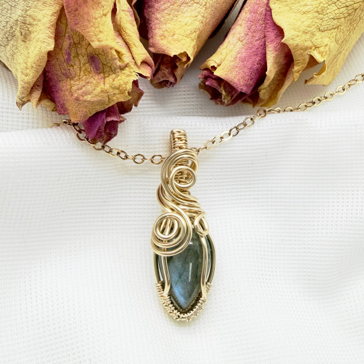14k gold filled wire wrap hanger met labradoriet