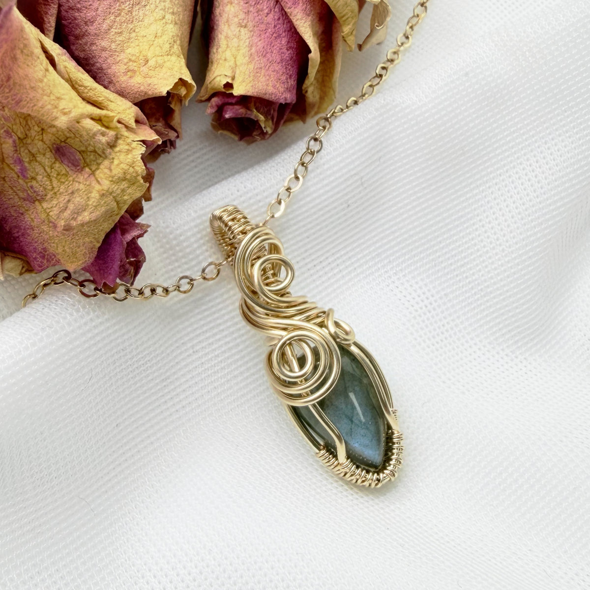14k gold filled wire wrap hanger met labradoriet
