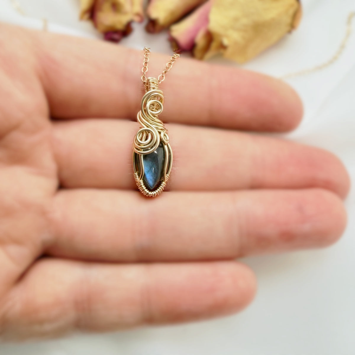 14k gold filled wire wrap hanger met labradoriet