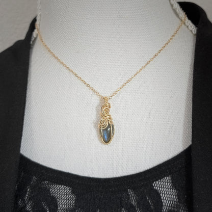 14k gold filled wire wrap hanger met labradoriet