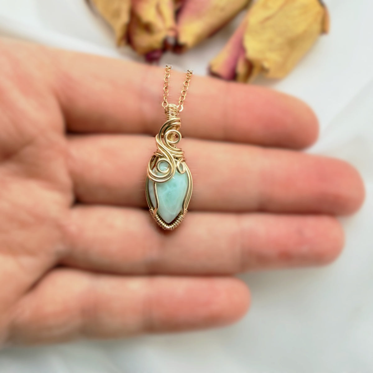 Wirewrap hanger - 14K gold filled - Met Larimar steen