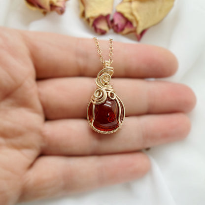 14K Gold Filled Barnsteen Hanger, Handgemaakt Sieraad met Betekenis