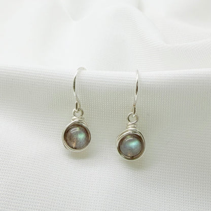 Sterling zilveren oorbellen met labradoriet en prachtige flash