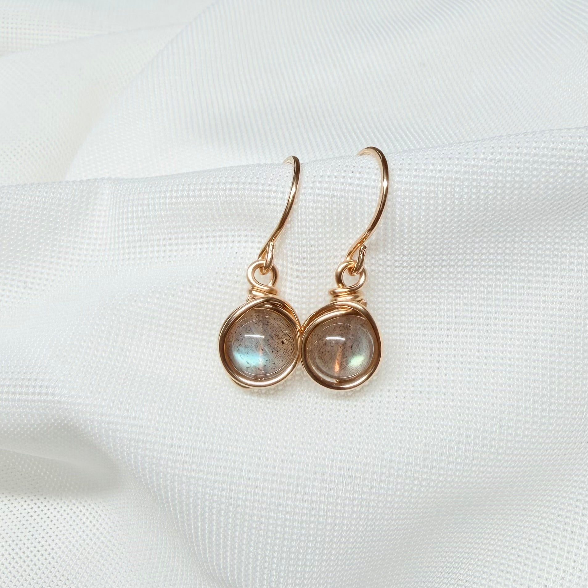 14k gold filled oorbellen met labradoriet en zachte flash