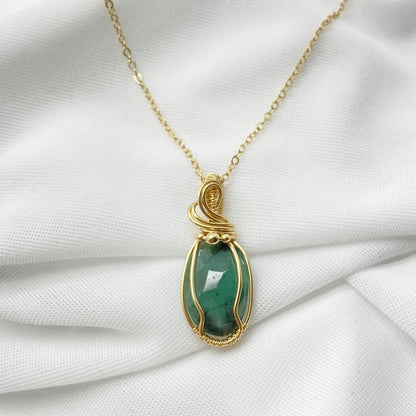 14k gold fill wire wrap hanger met Smaragd