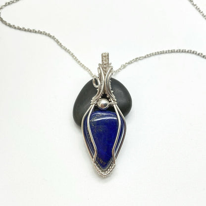 Zilveren wire wrap hanger met Lapis Lazuli