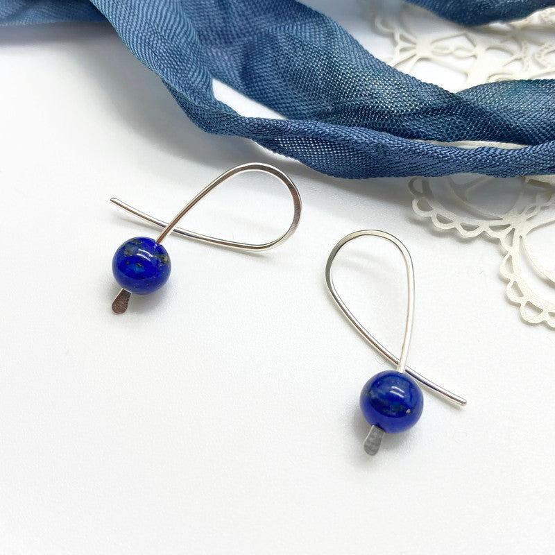 Kleine confetti oorbellen - Zilver - Met lapis lazuli