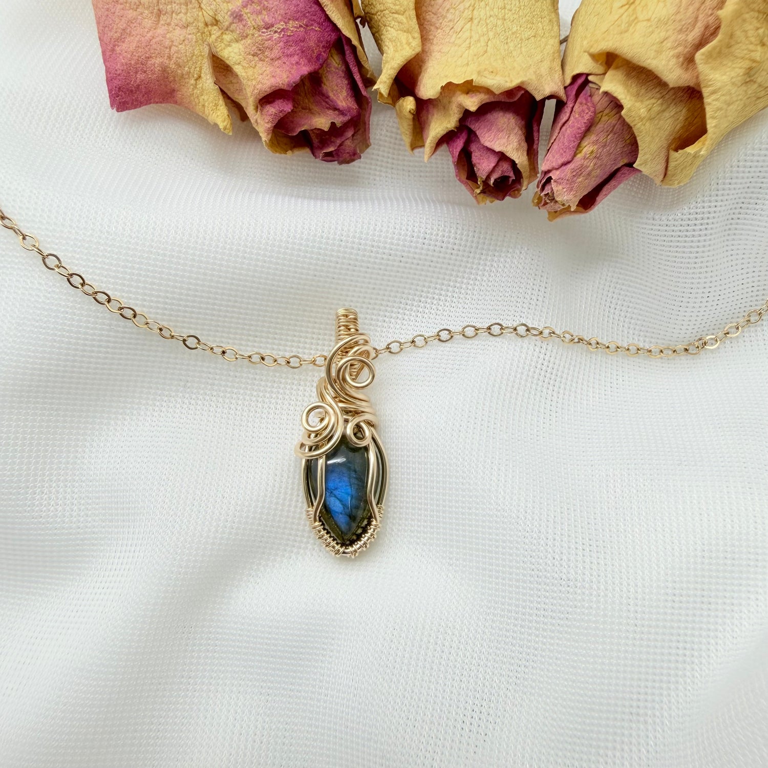 14k gold filled wire wrap hanger met labradoriet