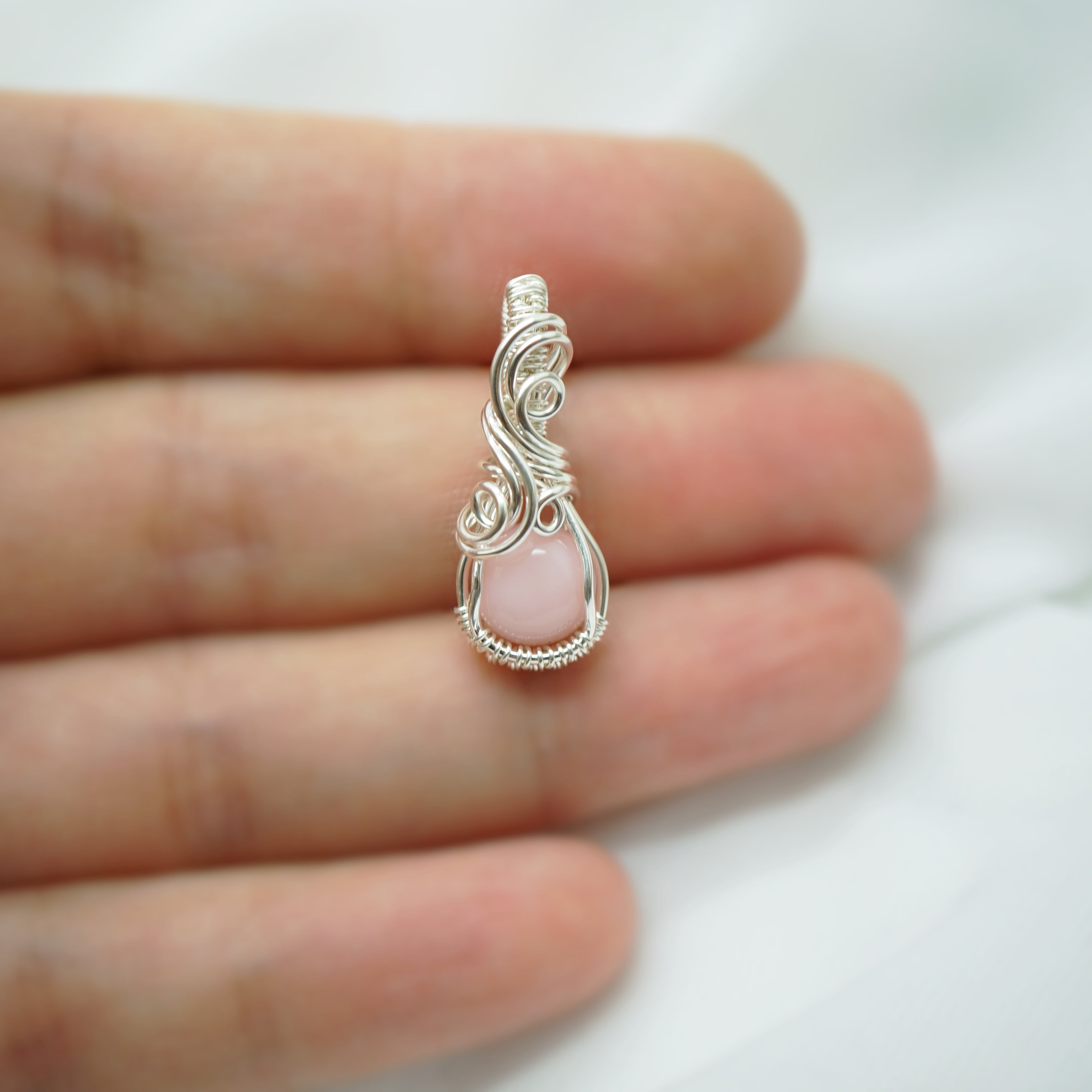 Sterling Zilveren Wire Wrap Hanger Met Roze Opaal