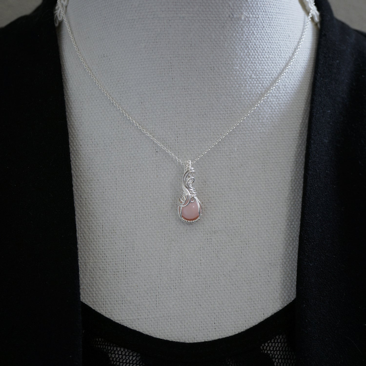 Sterling Zilveren Wire Wrap Hanger Met Roze Opaal