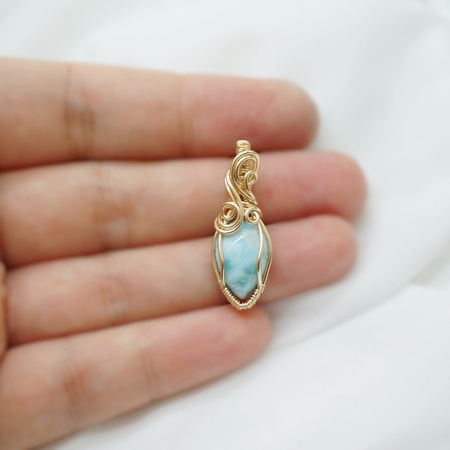 Ketting - Wirewrap hanger - 14K gold filled - Met Larimar steen