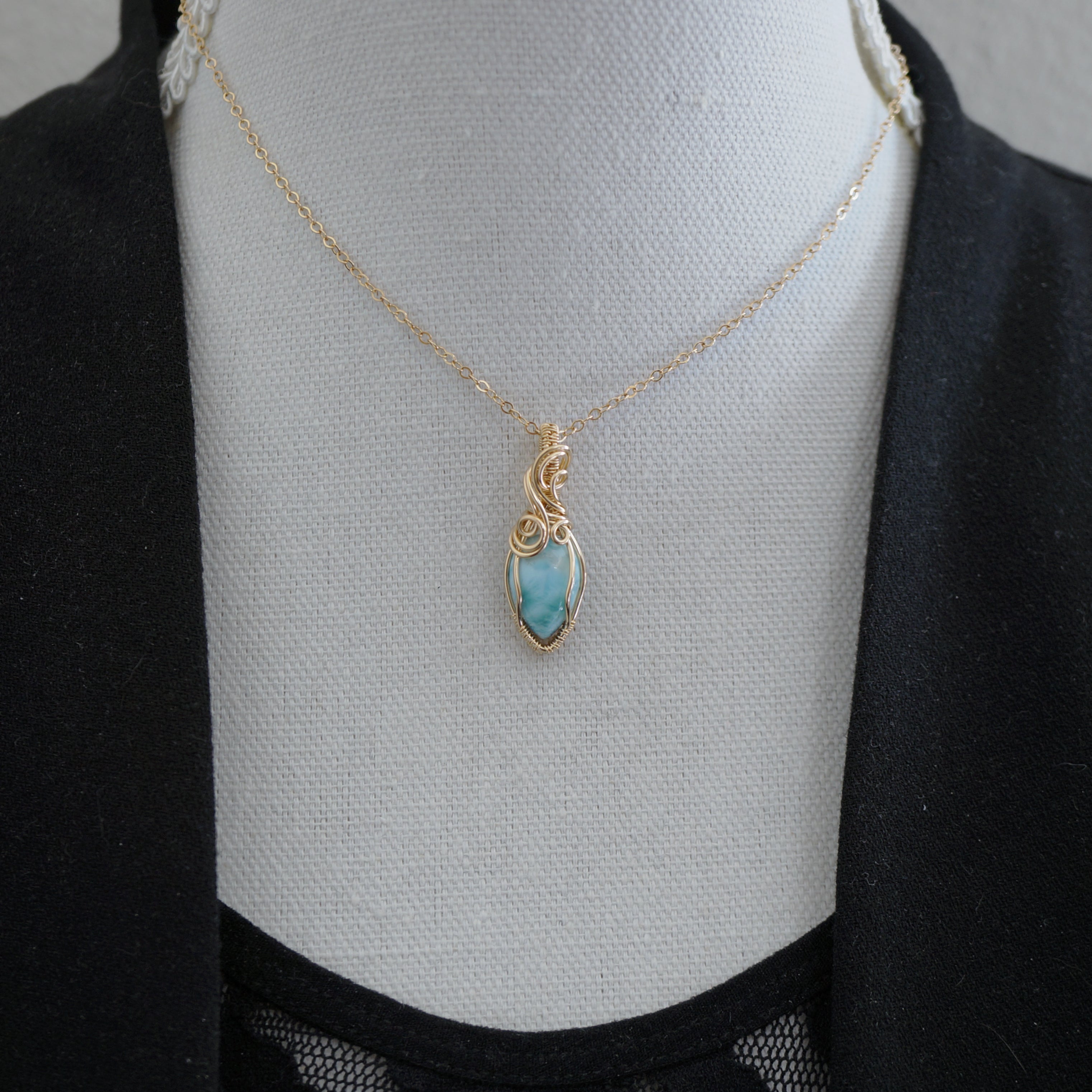 Ketting - Wirewrap hanger - 14K gold filled - Met Larimar steen