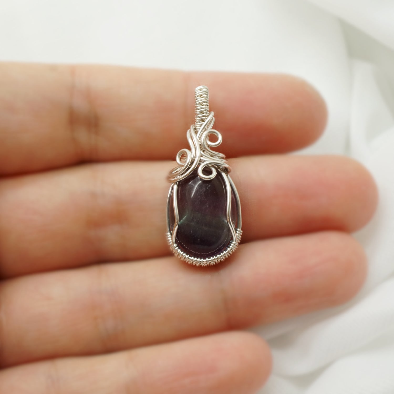 Sterling Zilveren Wire Wrap Hanger met Ovale Fluoriet Cabochon