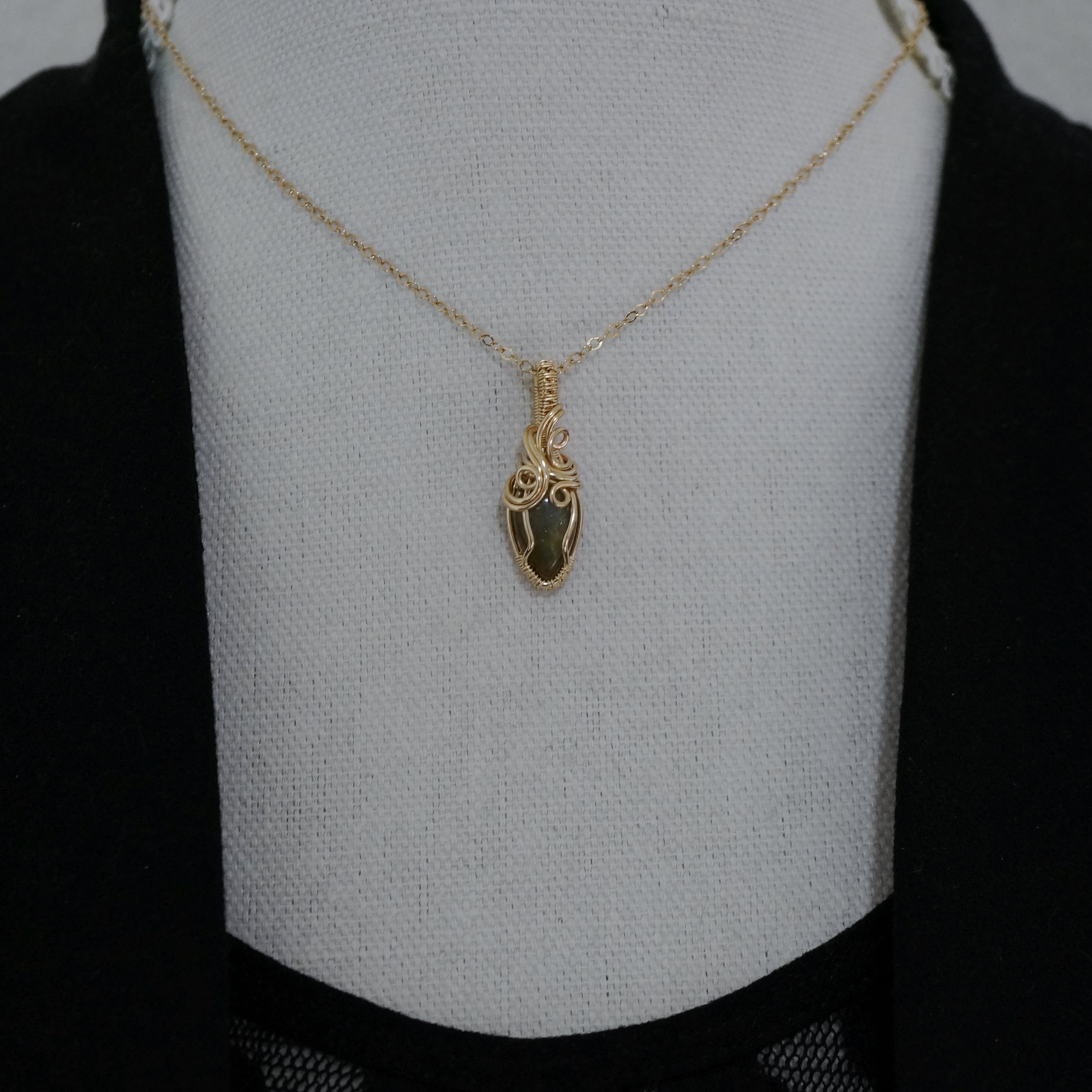 14k gold filled wire wrap hanger met labradoriet