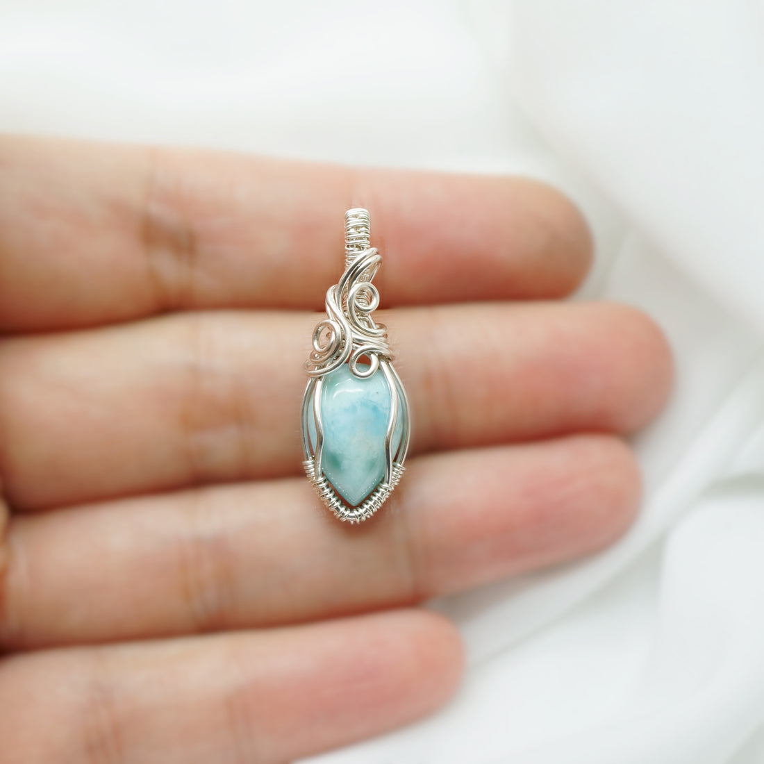 Sterling zilveren wire wrap hanger met Larimar