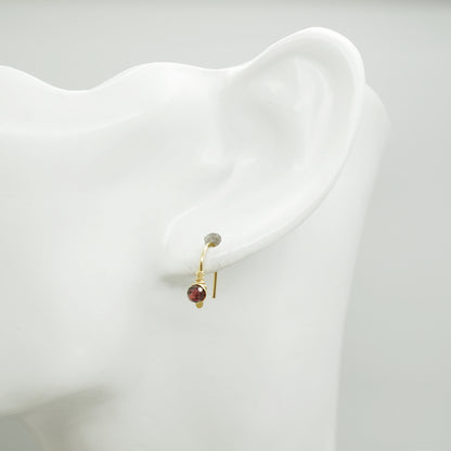 Minimalistische oorbellen - 14K gold filled - Met Rhodoliet Granaat