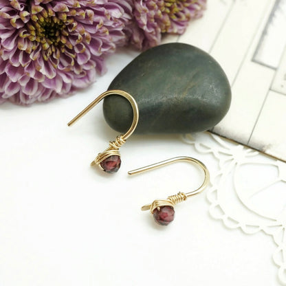 Minimalistische oorbellen - 14K gold filled - Met Rhodoliet Granaat