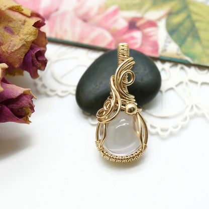 Handgemaakte 14k Gold Filled Wire Wrap Hanger met Zachtroze Rozenkwarts