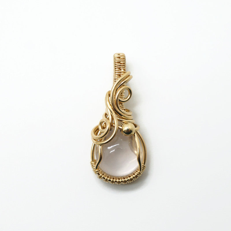 Handgemaakte 14k Gold Filled Wire Wrap Hanger met Zachtroze Rozenkwarts