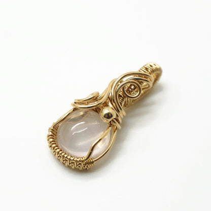 Handgemaakte 14k Gold Filled Wire Wrap Hanger met Zachtroze Rozenkwarts