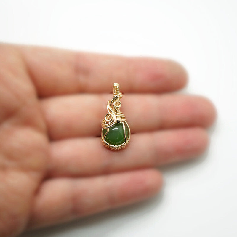 14k gold filled wire wrap hanger met nefriet jade