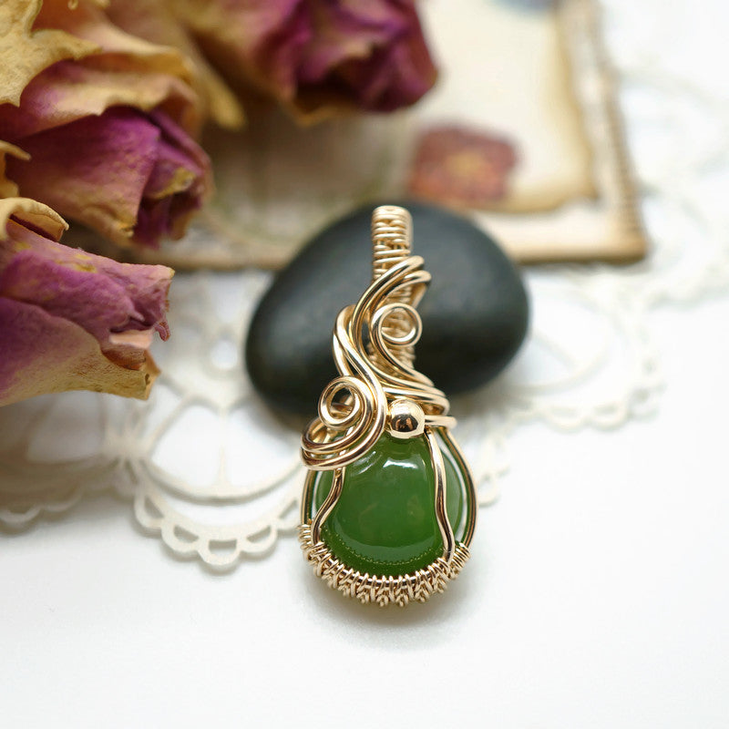 14k gold filled wire wrap hanger met nefriet jade