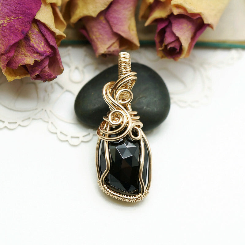Gereserveerd - 14k Gold filled hanger met zwarte Spinel