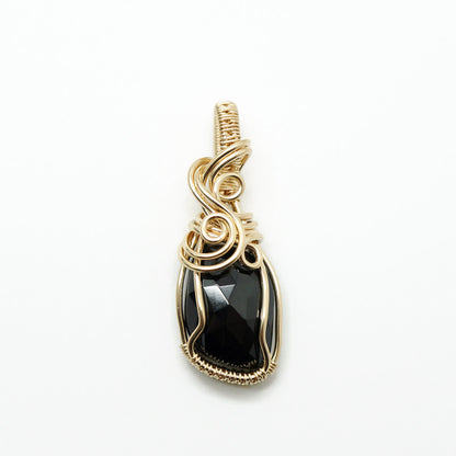 Gereserveerd - 14k Gold filled hanger met zwarte Spinel