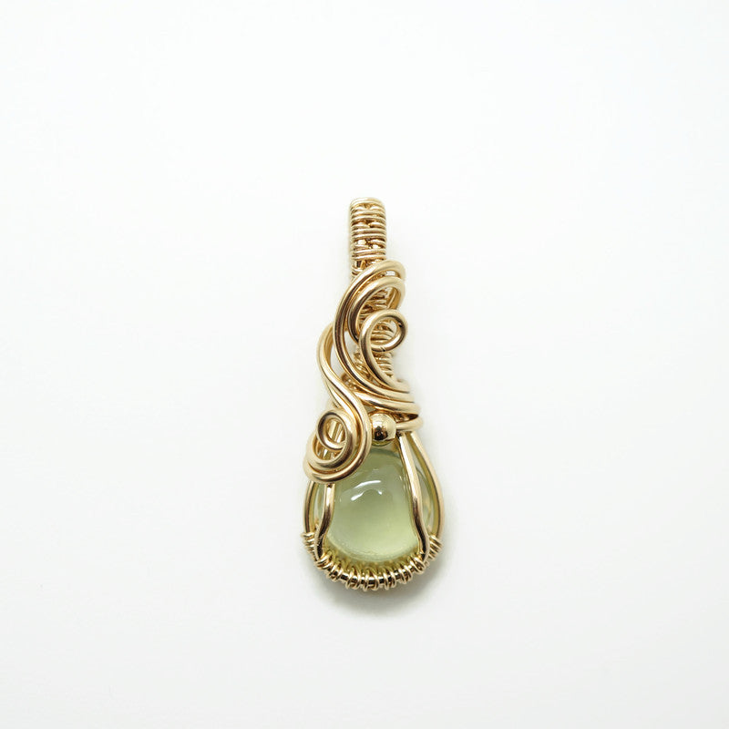 14k gold filled wire wrap hanger met Prehniet