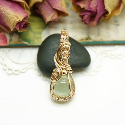 14k gold filled wire wrap hanger met Prehniet