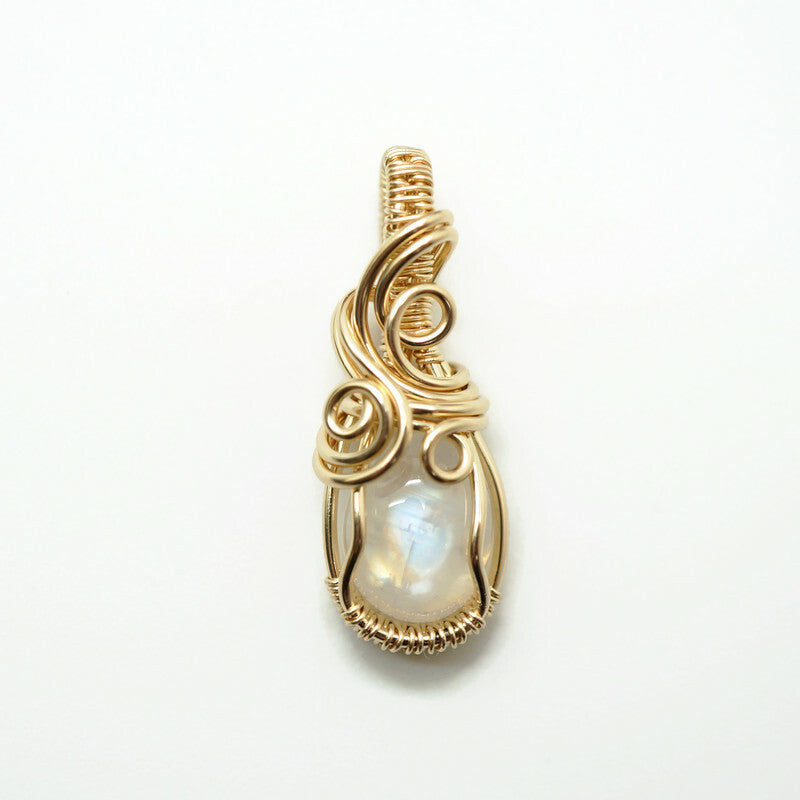 14k gold filled wire wrap hanger met regenboog maansteen