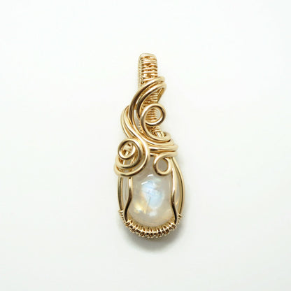 14k gold filled wire wrap hanger met regenboog maansteen