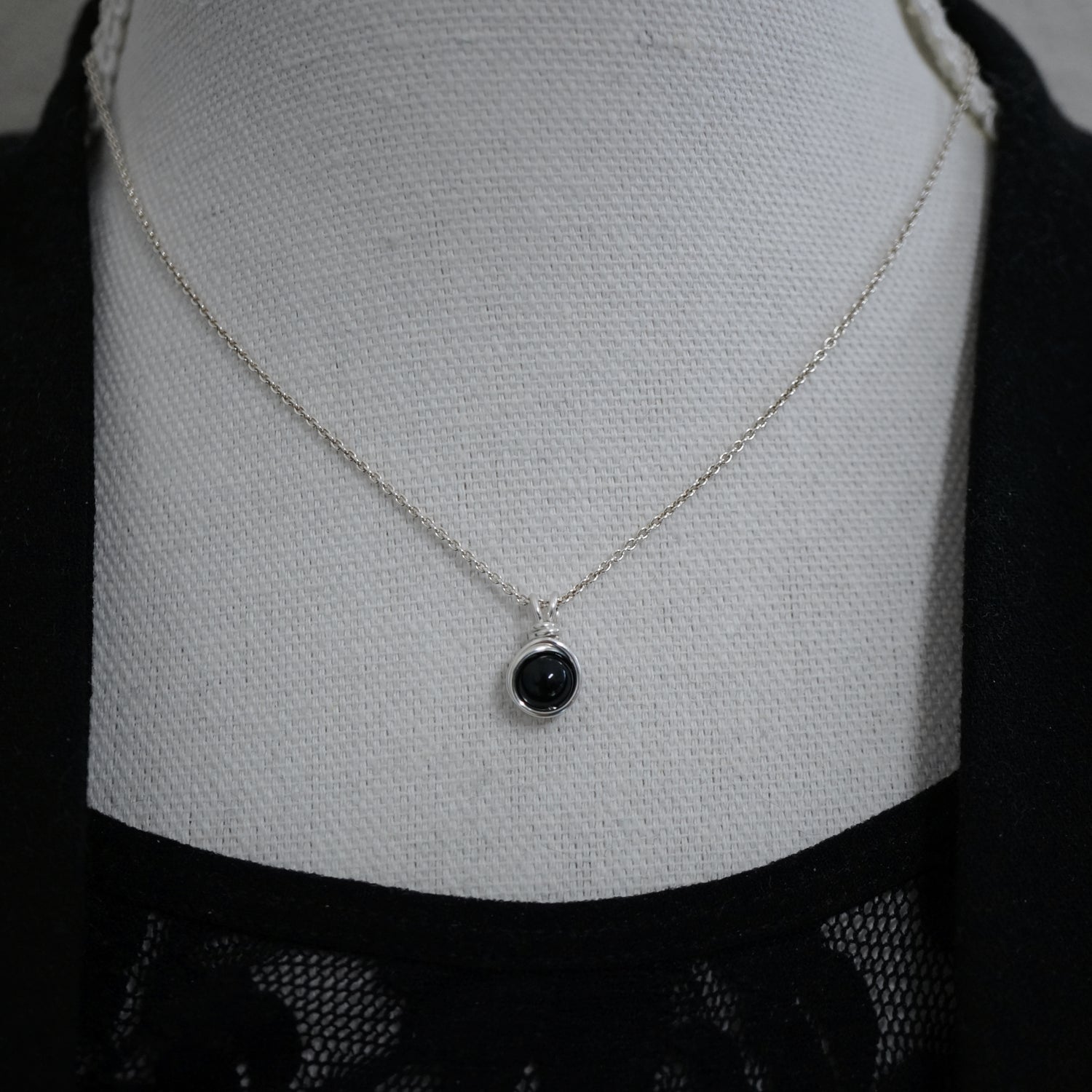 Sterling zilveren collier met een kleine onyx