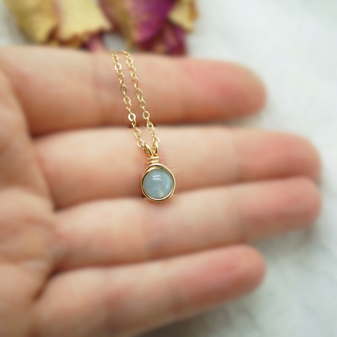 Subtiele 14k gold filled collier met aquamarijn