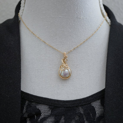 Gouden hanger met parel - 14k gold filled wire wrap hanger met zoetwaterparel