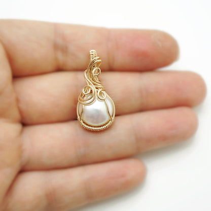 Gouden hanger met parel - 14k gold filled wire wrap hanger met zoetwaterparel
